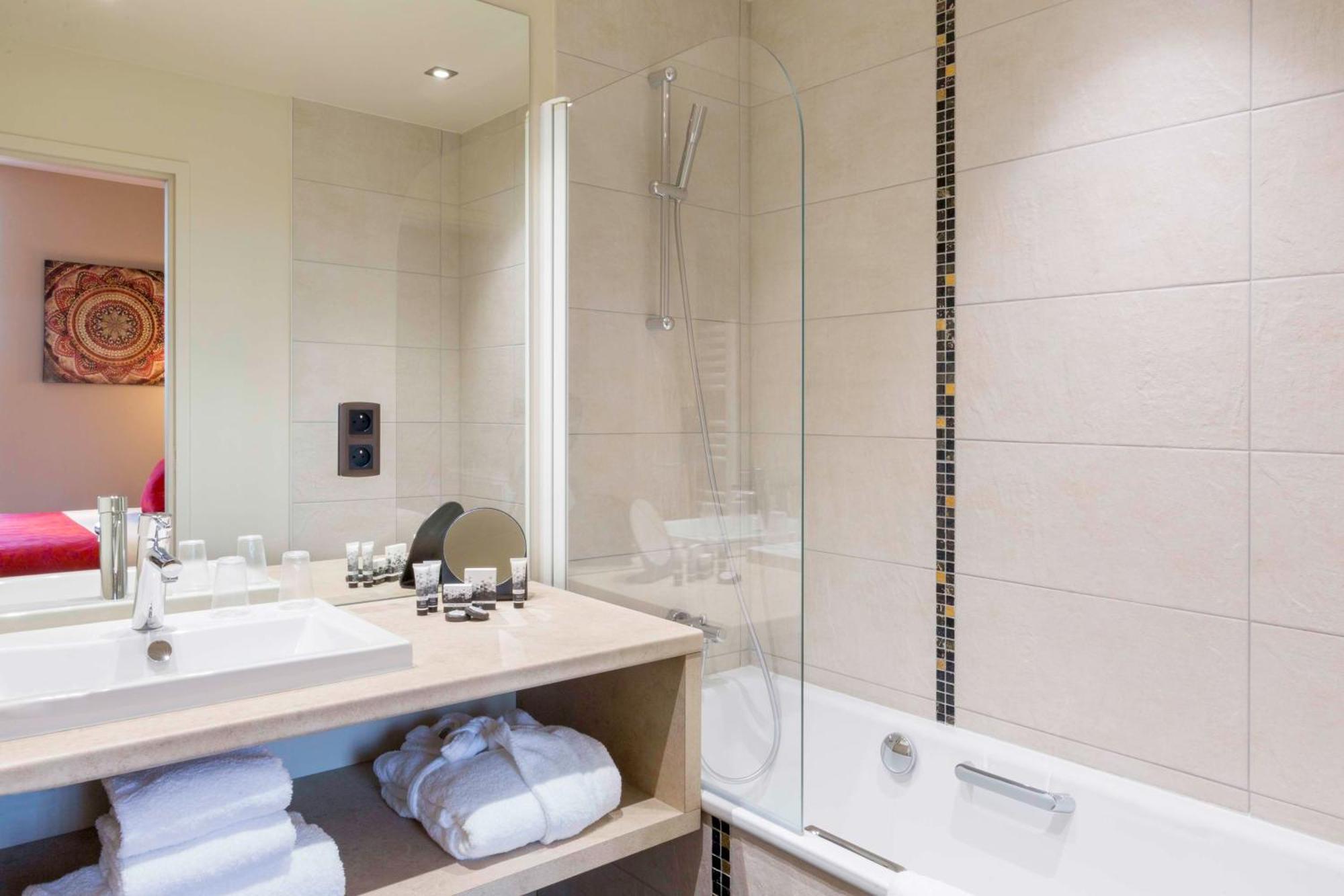 Best Western Plus Hotel Escapade Senlis Санлис Екстериор снимка